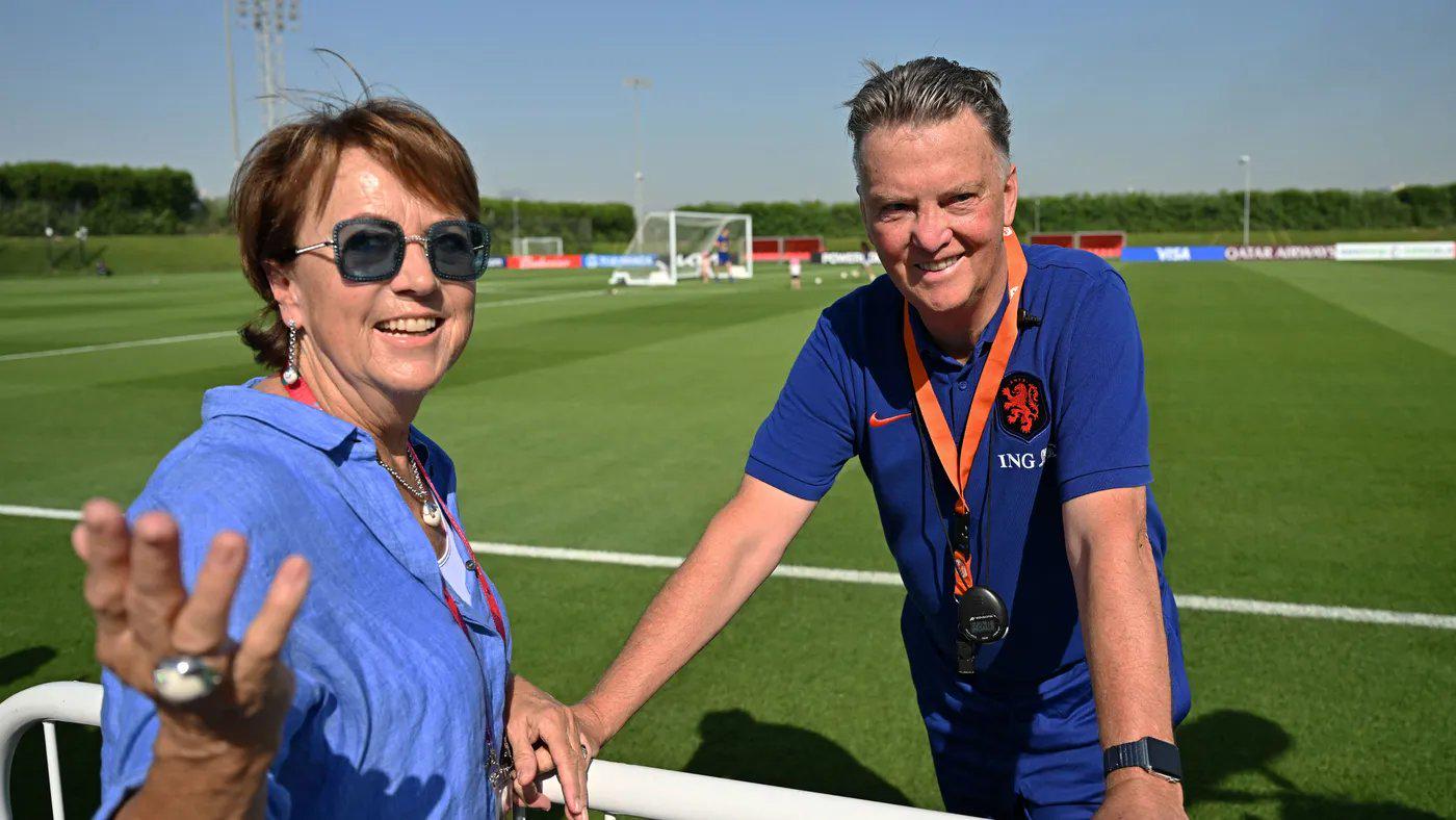 Góc Nhìn OKVIP: Báo Hà Lan: Vợ Van Gaal phủ nhận tin đồn dẫn dắt tuyển Hà Lan; Re