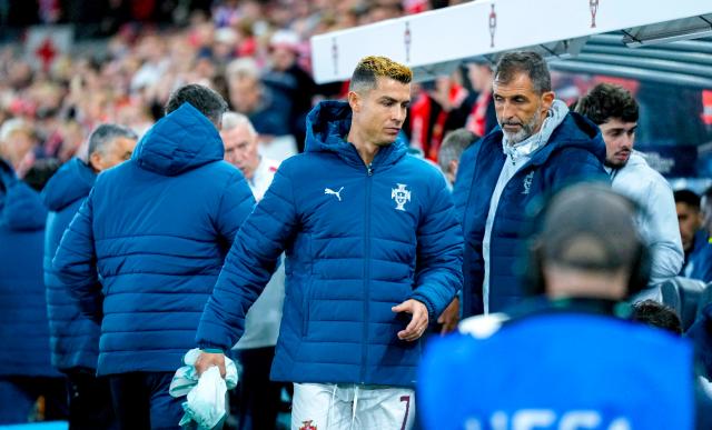 Góc Nhìn OKVIP: C.Ronaldo không được vào sân, đi thẳng vào phòng thay đồ; HLV trưở